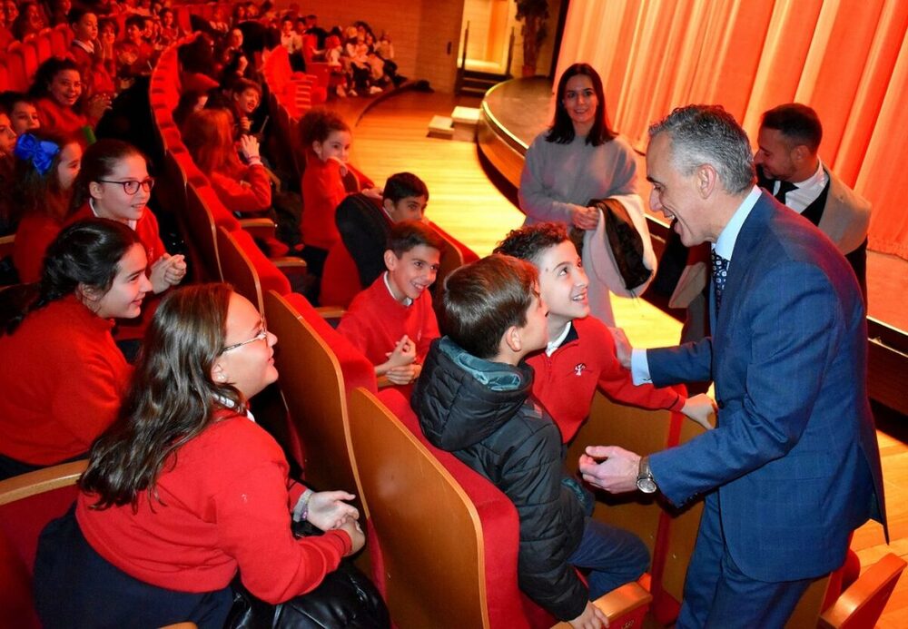 Once colegios llevan el espíritu navideño al auditorio 