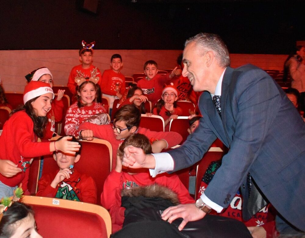 Once colegios llevan el espíritu navideño al auditorio 