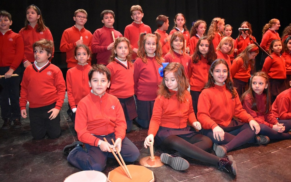 Once colegios llevan el espíritu navideño al auditorio 