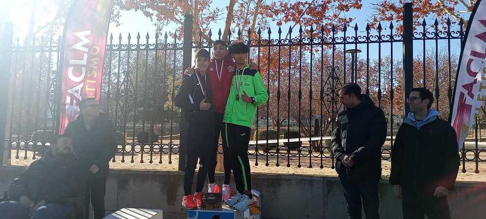 Marcos Sánchez (izquierda), en el podio sub 16.