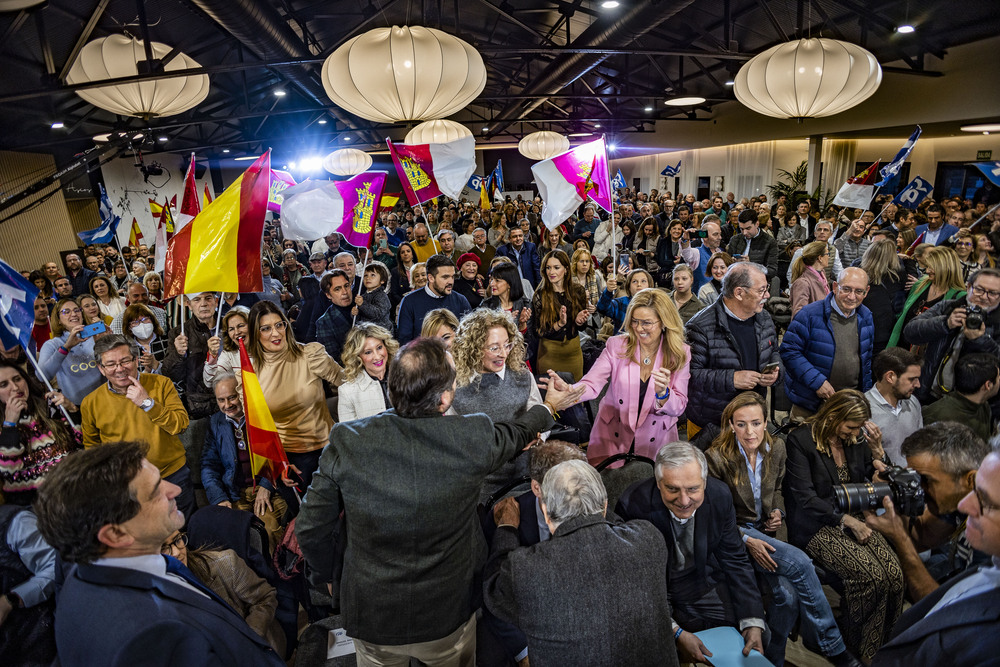 Alberto Nuñez Feijóo, presidente nacional del PP, presenta a Paco Cañizares como candidato a la alcaldía del ayto de ciudad real, t dá un mítin en ciudad real, junto a los candidatos del PP a las alcaldías de los pueblos de la provincia  / RUEDA VILLAVERDE