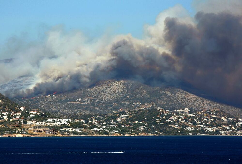 Wildfire in Attica  / ORESTIS PANAGIOTOU