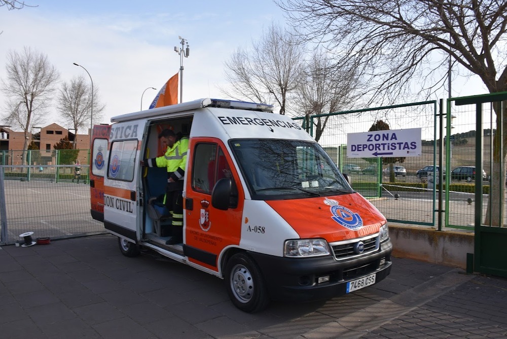 Parte del dispositivo sanitario de la primera carrera celebrada en Valdepeñas.