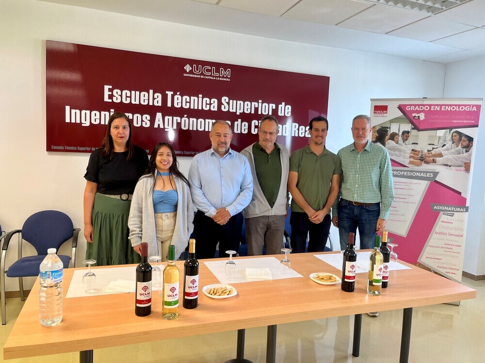 Cata de los primeros vinos de la bodega de Enología de la UCLM