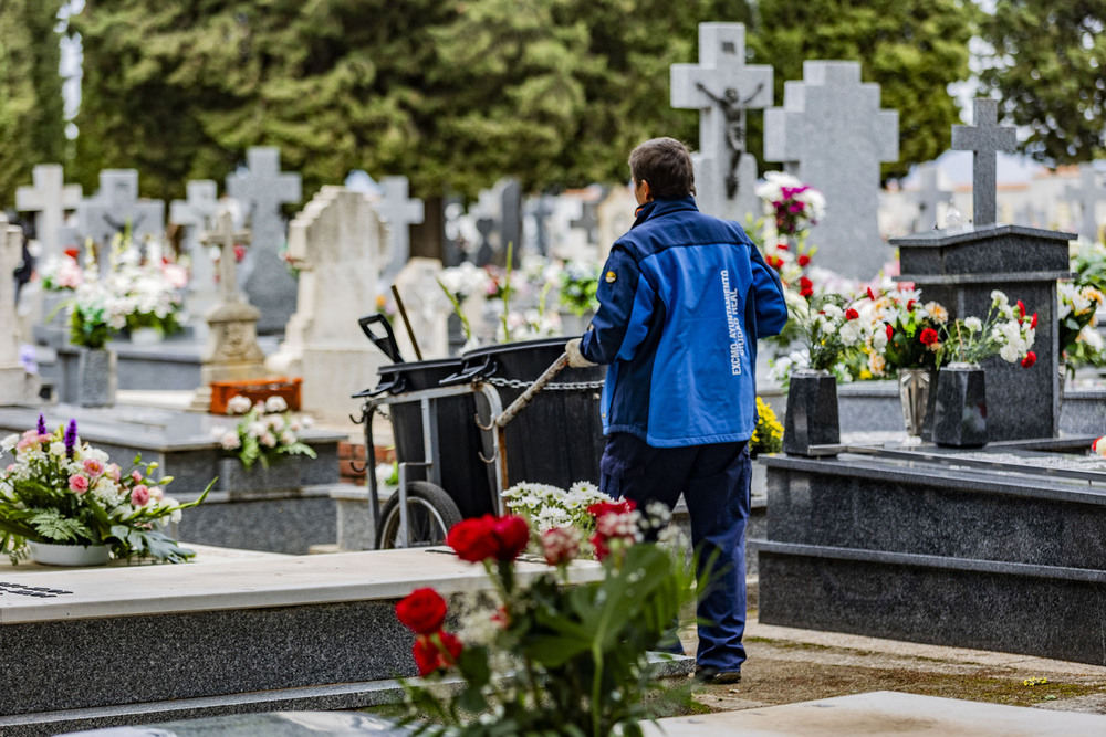 Dispositivo especial en el cementerio por Todos los Santos