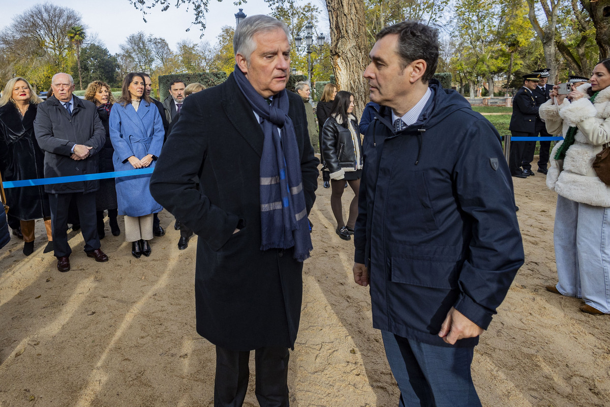 Celebración del día de la Constitución e izada de la BANDERA EN EL PARQUE DE DE GASSET  / RUEDA VILLAVERDE