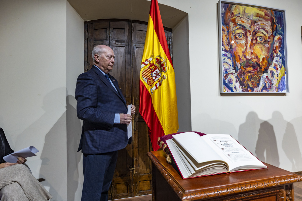 Celebración del día de la Constitución e izada de la BANDERA EN EL PARQUE DE DE GASSET  / RUEDA VILLAVERDE