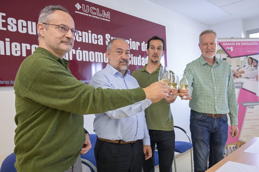 Cata de los primeros vinos de la bodega de Enología de la UCLM