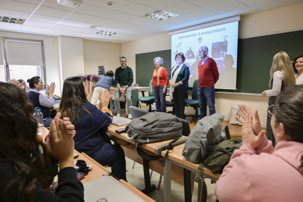 Una clase de envejecimiento activo al futuro de la enfermería