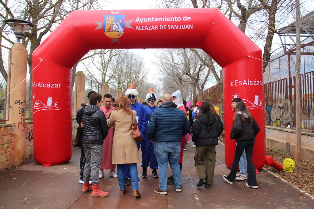 El IES María Zambrano viste de Navidad el parque Alces