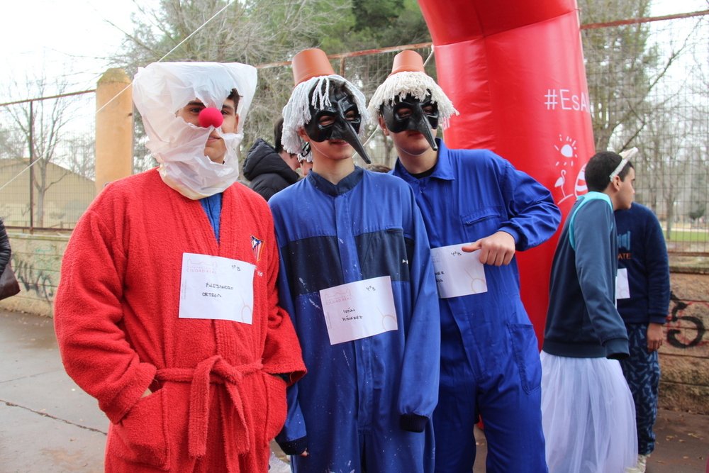 El IES María Zambrano viste de Navidad el parque Alces