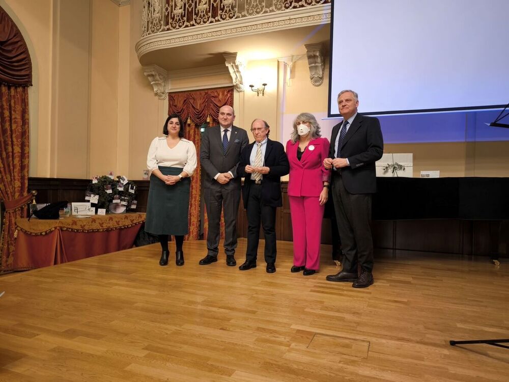 La asociación de Fatiga Crónica premia al doctor Pedro Galindo