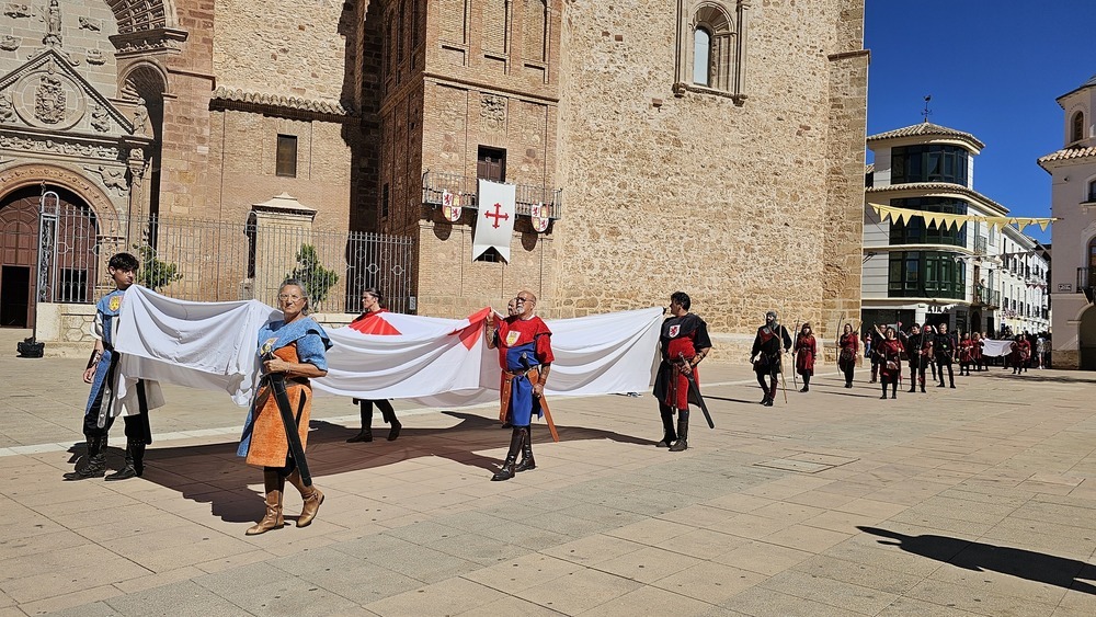 La bandera calatrava ya anuncia las X Jornadas Medievales