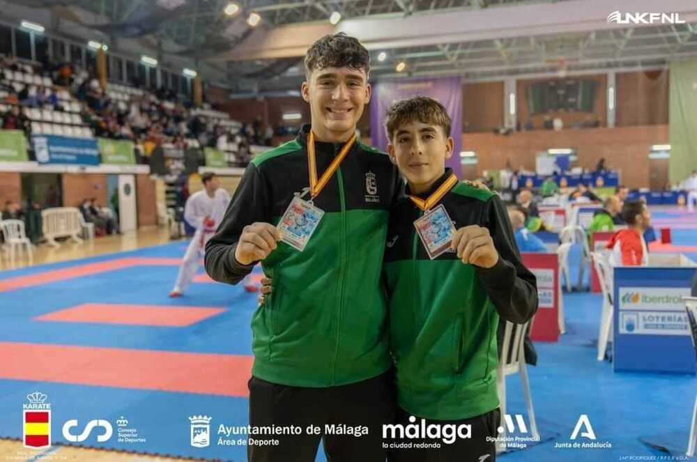 José Manuel Ruiz (izquierda) y Gonzalo Ruiz, del Karate Bolaños.