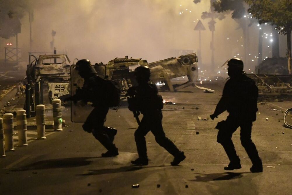 Riots in Nanterre after teenager was killed by police  / JULIEN MATTIA