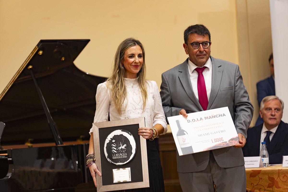 Entrega de los Premios Vino y Cultura 2023 organizada por la D.O. La Mancha, vino  / RUEDA VILLAVERDE