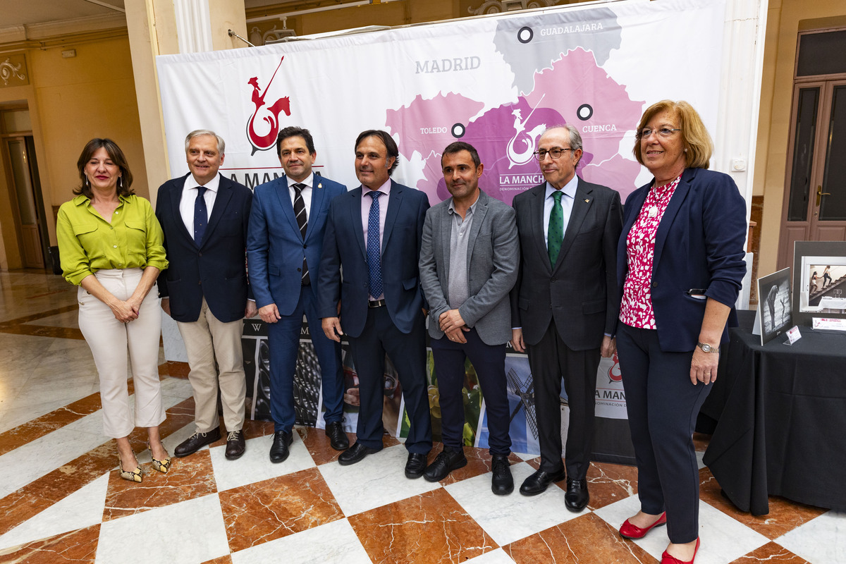 Entrega de los Premios Vino y Cultura 2023 organizada por la D.O. La Mancha, vino