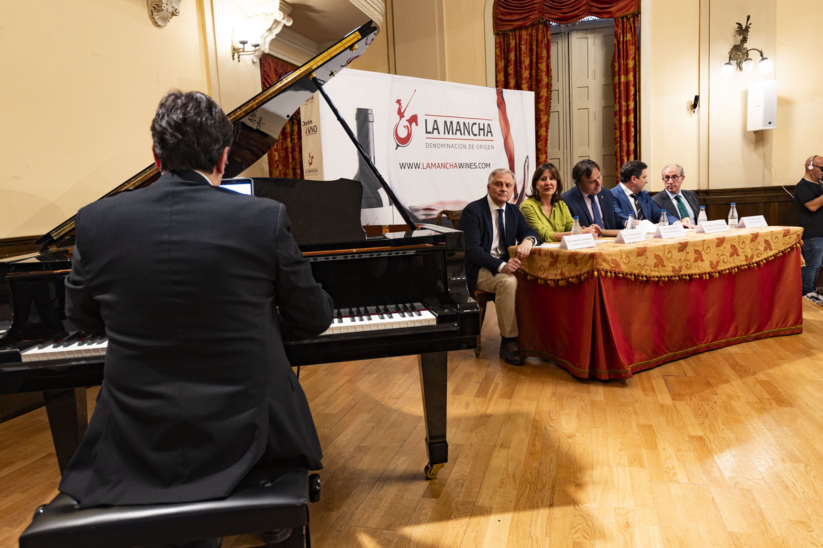 Entrega de los Premios Vino y Cultura 2023 organizada por la D.O. La Mancha, vino  / RUEDA VILLAVERDE