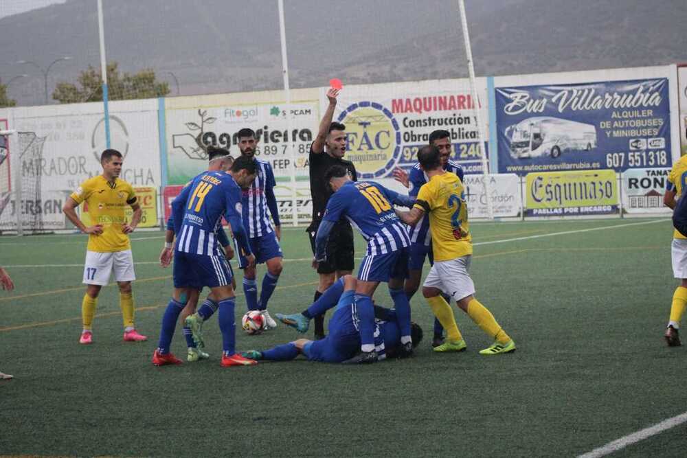 Momento de la expulsión del visitante Ventu.