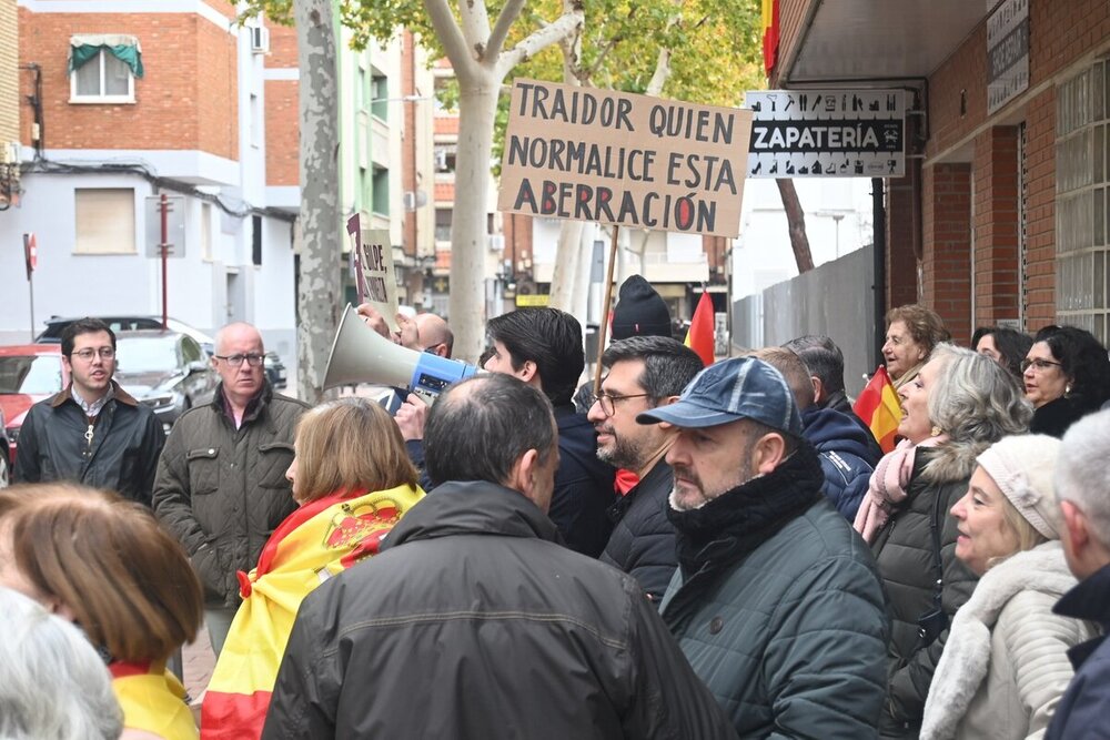 Concentración en defensa de la unidad de España ante el PSOE