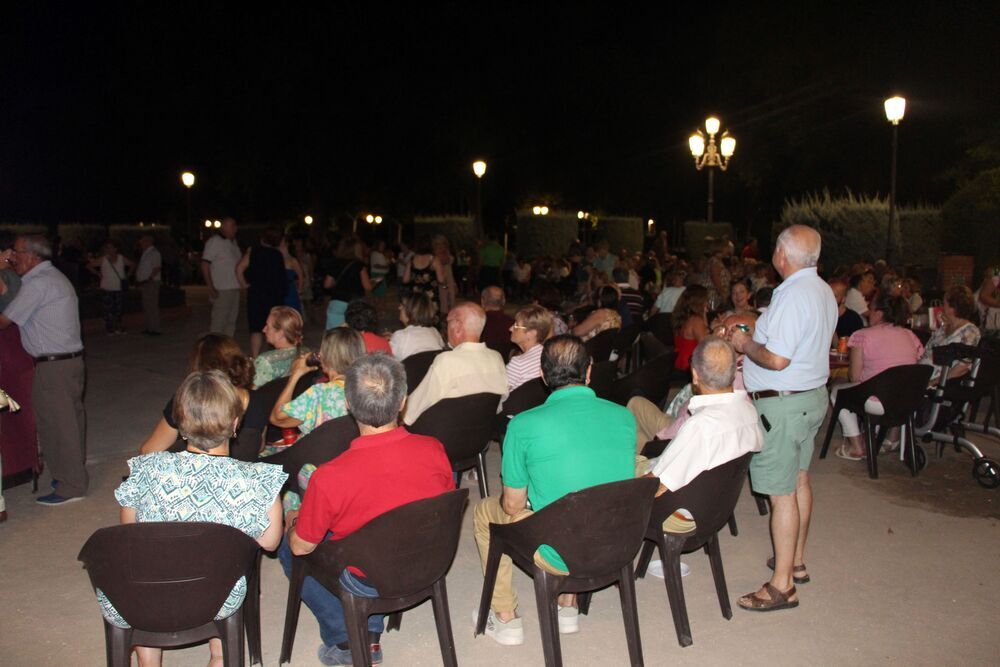 El Baile de Mayores congrega a cerca de 600 personas