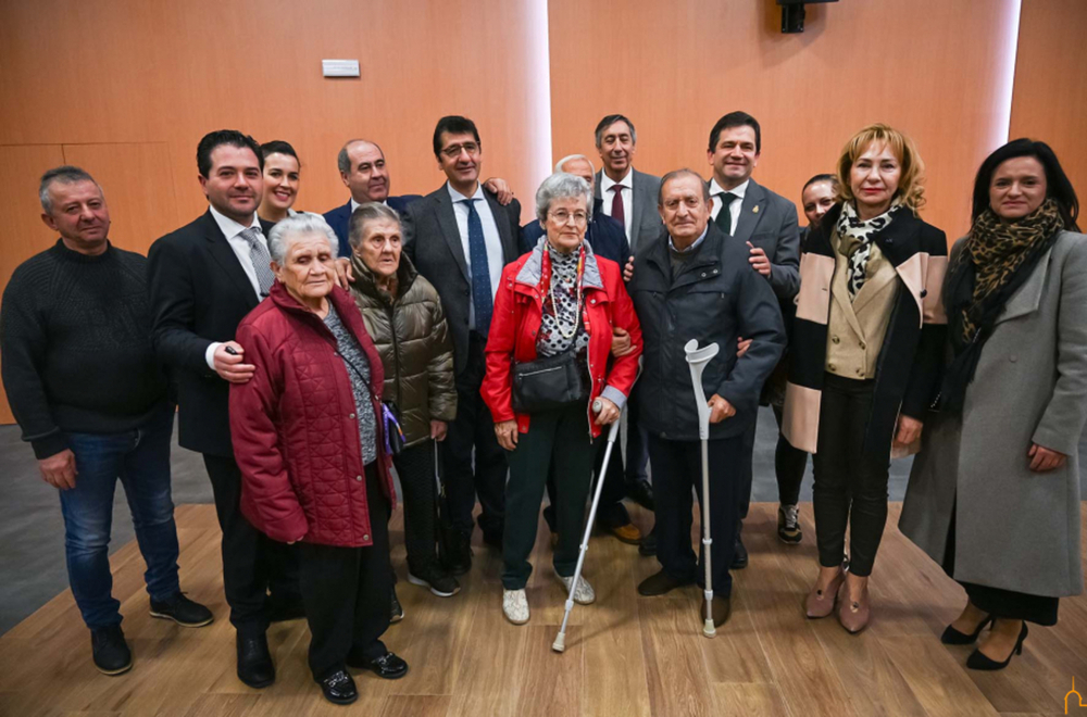 Ballesteros estrena su remodelado auditorio municipal