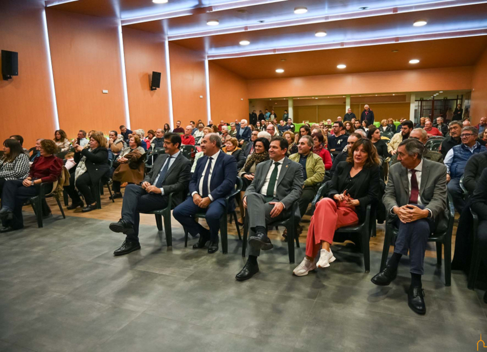 Ballesteros estrena su remodelado auditorio municipal