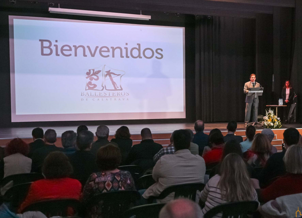 Ballesteros estrena su remodelado auditorio municipal