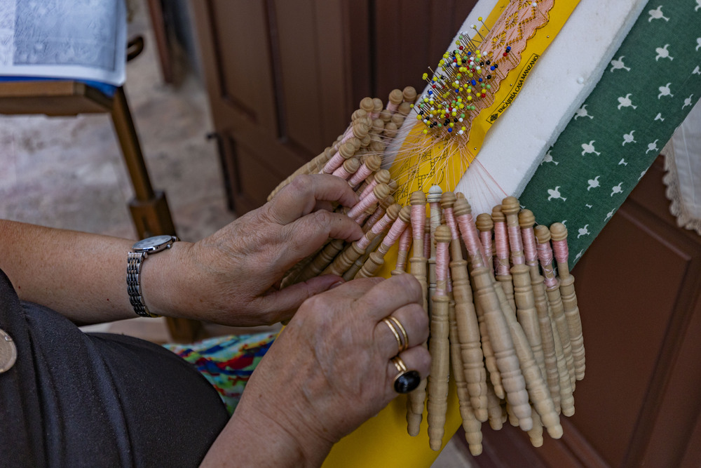 encaje de bolillos en almagro  / RUEDA VILLAVERDE