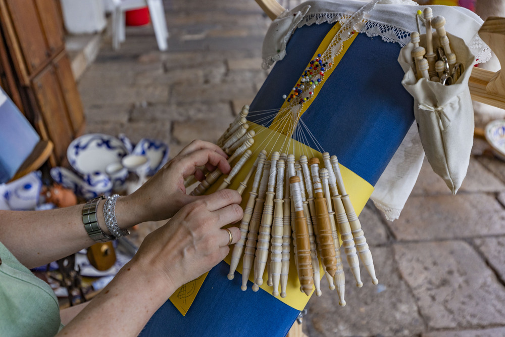 encaje de bolillos en almagro  / RUEDA VILLAVERDE