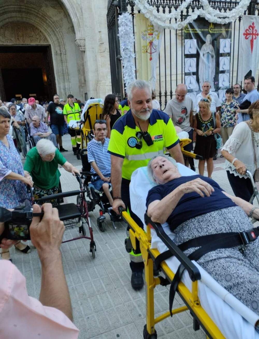 La Catedral acoge la Caravana Blanca en su 60 aniversario