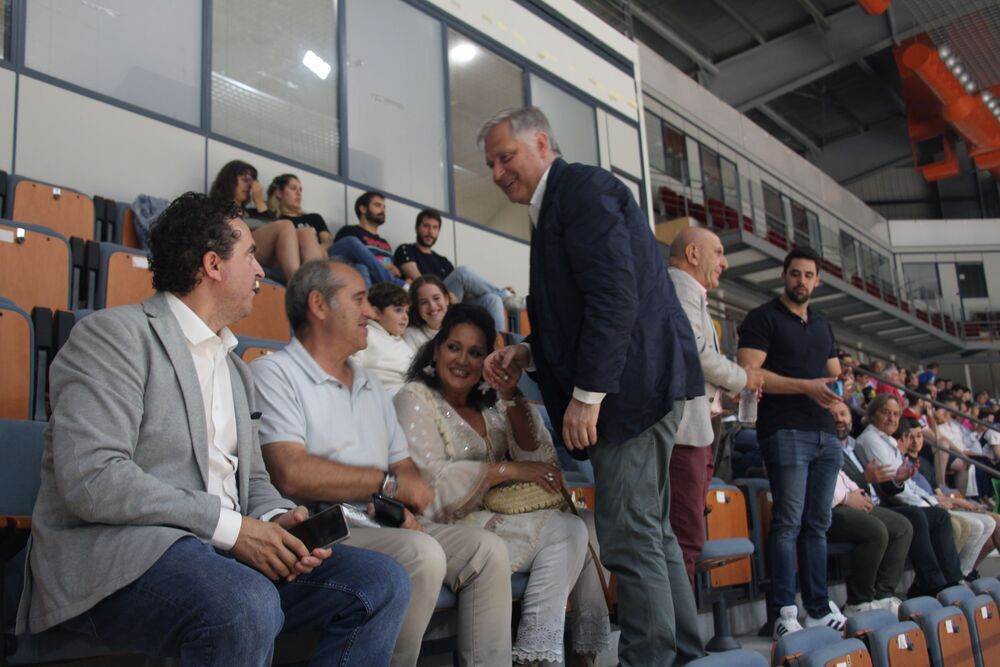 Francisco Cañizares, alcalde de Ciudad Real, saludando a las autoridades.