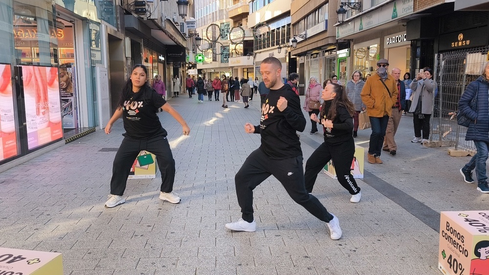 Un flashmob para arrancar la campaña de 'Bonos del comercio'