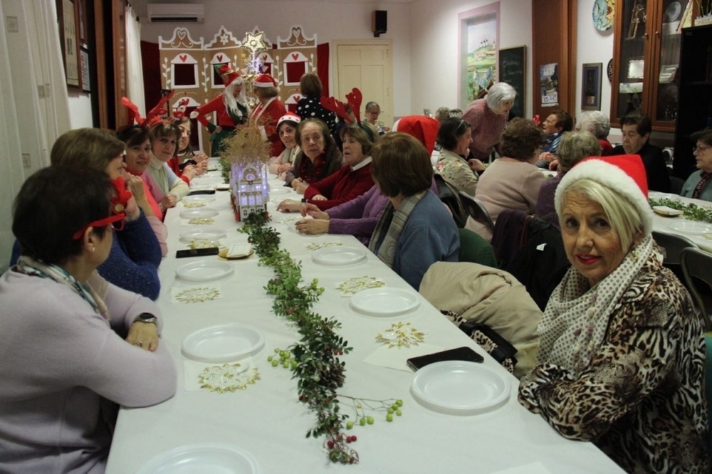 Las Amas de Casa celebran su primera chocolatada navideña 