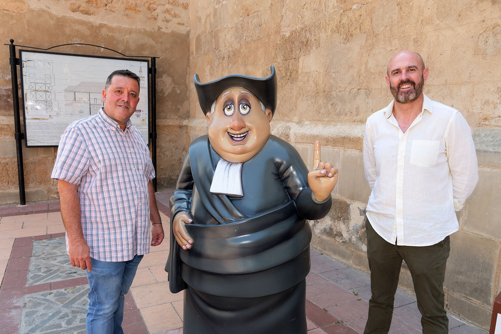 García visita las estatuas de Don Quijote de La Mancha 