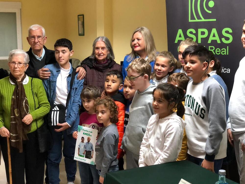 El calendario solidario une Aspas y la Ciudad de Matrimonios