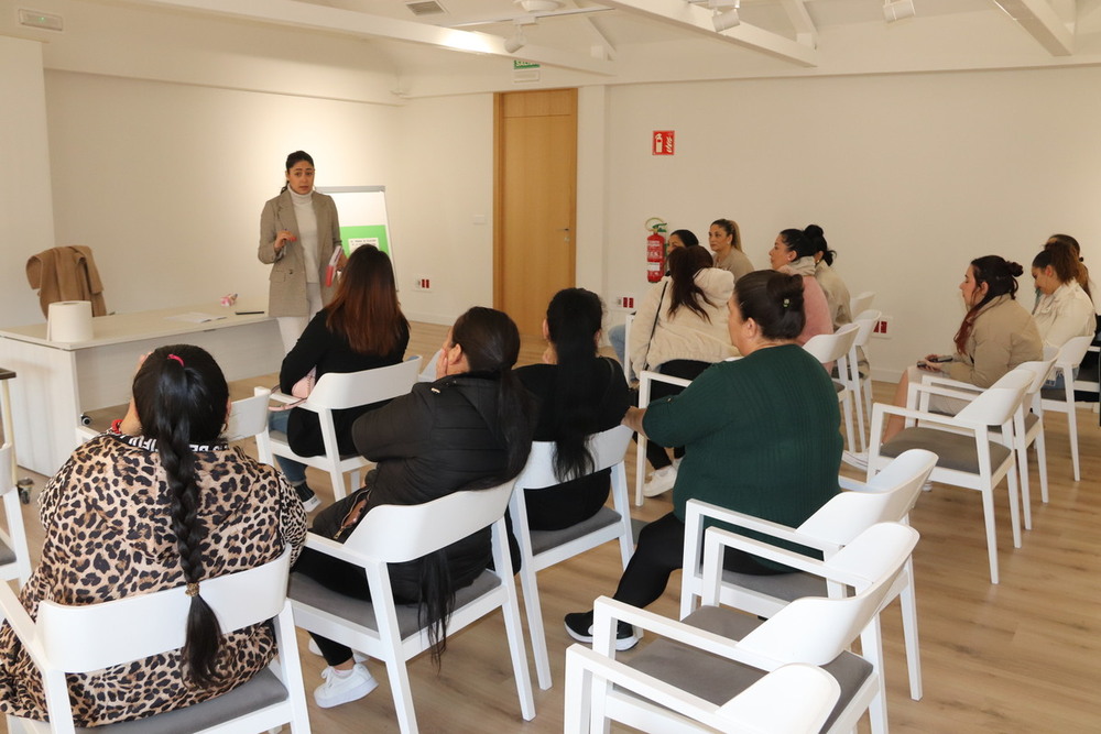 Más de una veintena de mujeres participan en el programa Calí