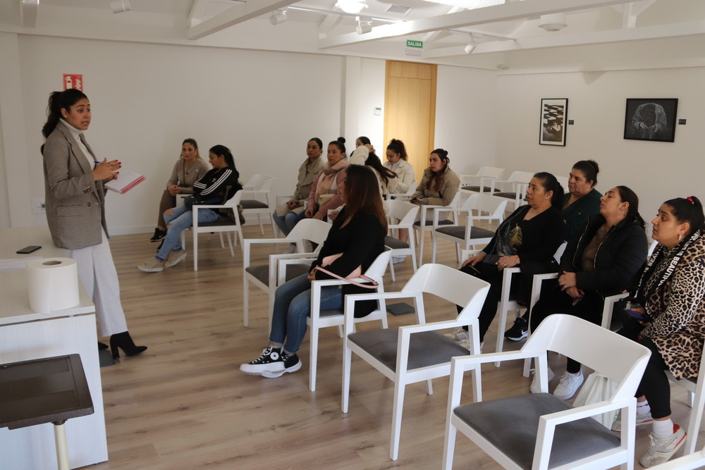 Más de una veintena de mujeres participan en el programa Calí