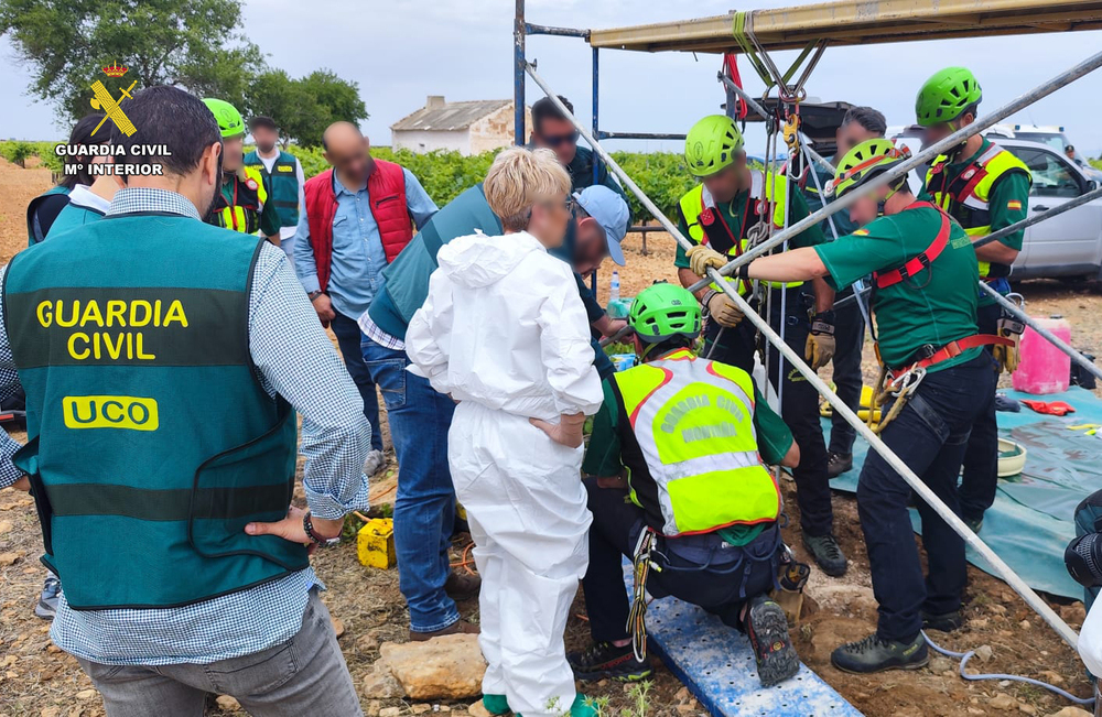 Hallan restos óseos en el pozo donde buscan a González 