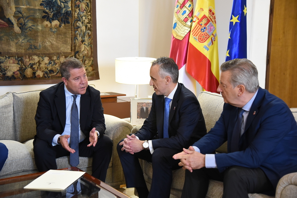 Reunión mantenida en Toledo entre el presidente del Gobierno de Castilla-La Mancha y el alcalde de Puertollano