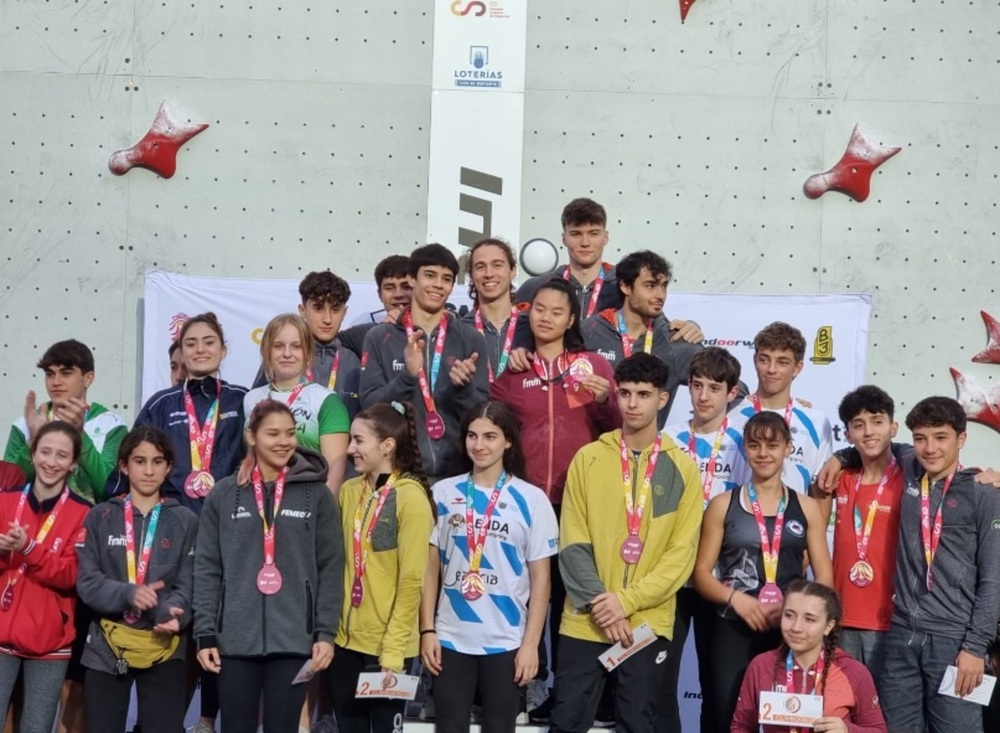 Fotografía de familia de los medallistas.