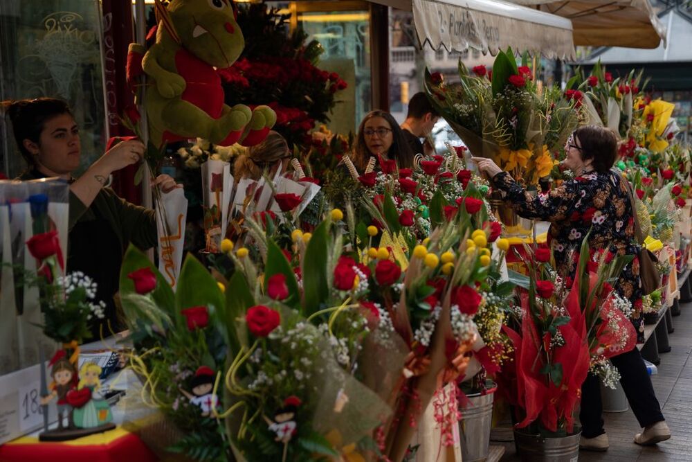 Celebración de Sant Jordi y Día del Libro en Barcelona   / KIKE RINCÓN