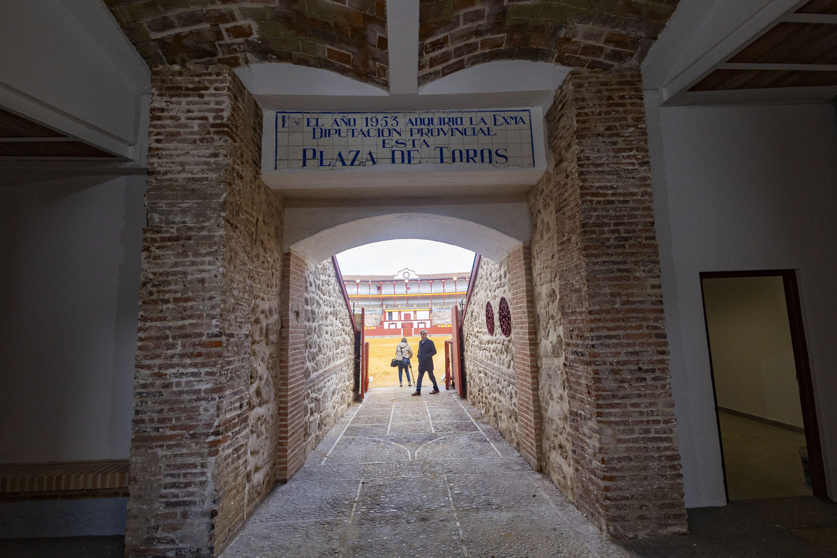 Plaza de toros de ciudad real, yça terminada, Francisco Cañizares, visita la Plaza de Toros de Ciuad real, ya finalizada, aspecto de como ha quedado la Plaza de toros  / RUEDA VILLAVERDE