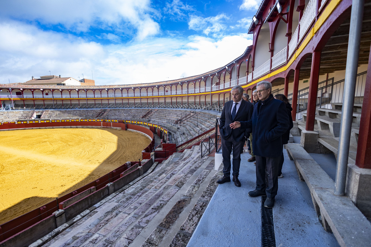 Plaza de toros de ciudad real, yça terminada, Francisco Cañizares, visita la Plaza de Toros de Ciuad real, ya finalizada, aspecto de como ha quedado la Plaza de toros  / RUEDA VILLAVERDE