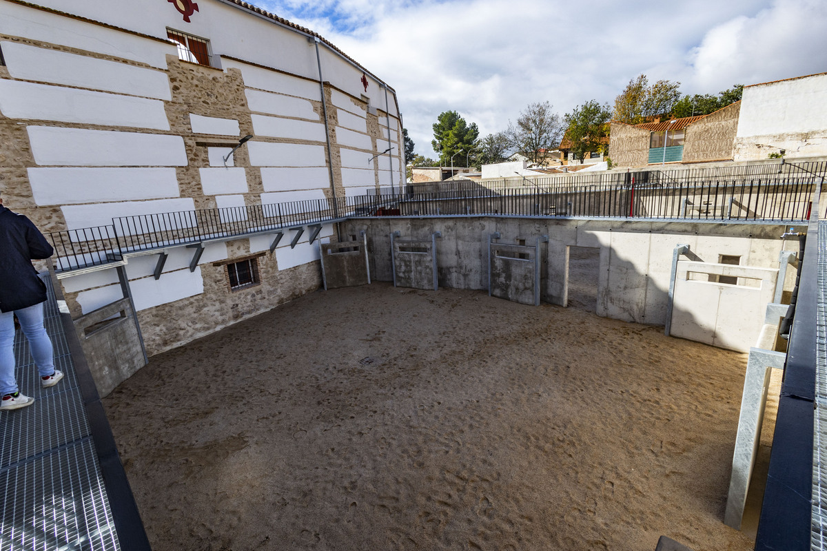 Plaza de toros de ciudad real, yça terminada, Francisco Cañizares, visita la Plaza de Toros de Ciuad real, ya finalizada, aspecto de como ha quedado la Plaza de toros  / RUEDA VILLAVERDE