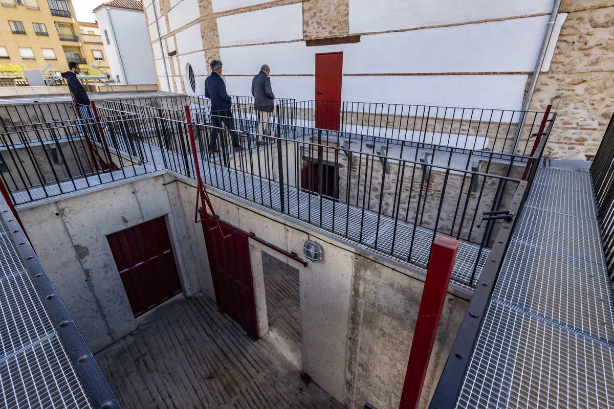 Plaza de toros de ciudad real, yça terminada, Francisco Cañizares, visita la Plaza de Toros de Ciuad real, ya finalizada, aspecto de como ha quedado la Plaza de toros  / RUEDA VILLAVERDE