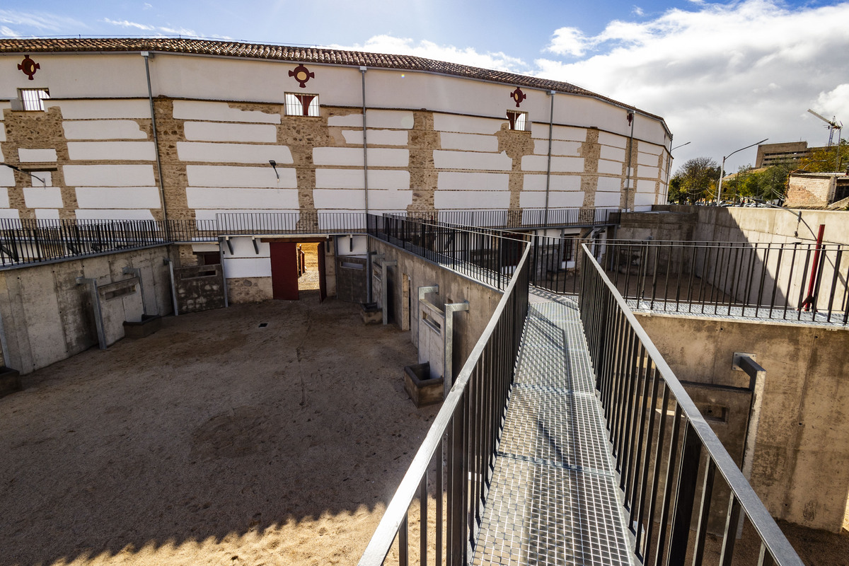 Plaza de toros de ciudad real, yça terminada, Francisco Cañizares, visita la Plaza de Toros de Ciuad real, ya finalizada, aspecto de como ha quedado la Plaza de toros  / RUEDA VILLAVERDE