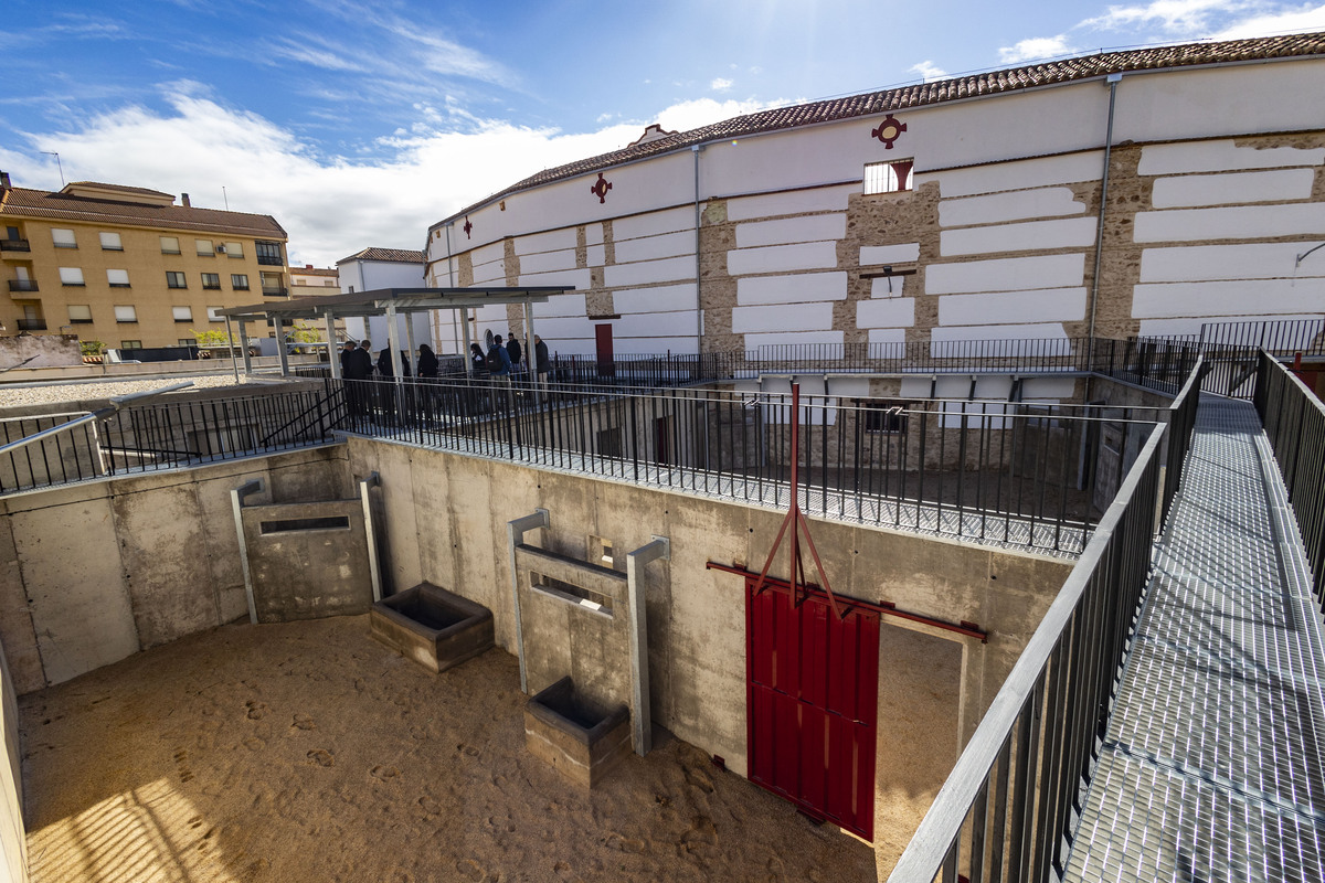 Plaza de toros de ciudad real, yça terminada, Francisco Cañizares, visita la Plaza de Toros de Ciuad real, ya finalizada, aspecto de como ha quedado la Plaza de toros  / RUEDA VILLAVERDE