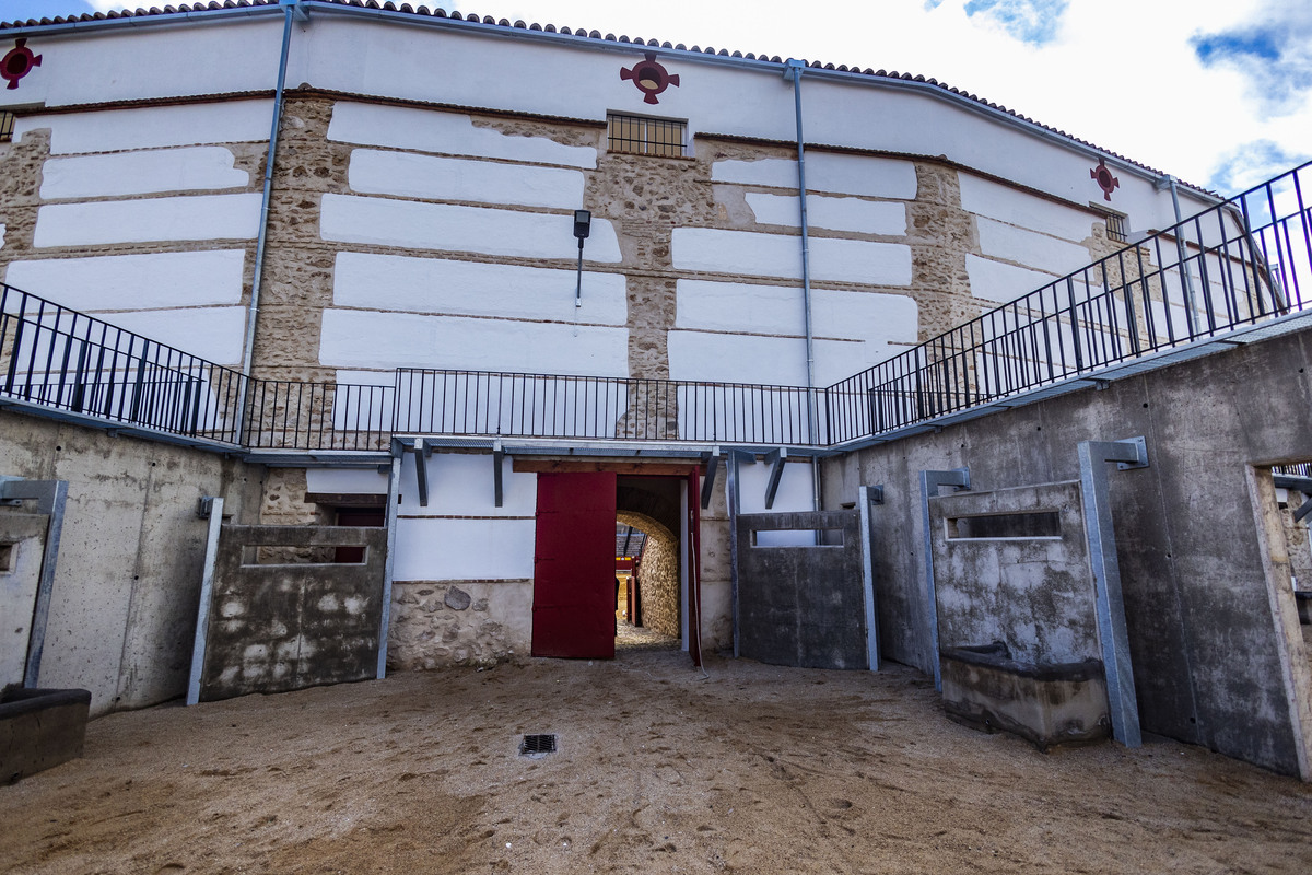 Plaza de toros de ciudad real, yça terminada, Francisco Cañizares, visita la Plaza de Toros de Ciuad real, ya finalizada, aspecto de como ha quedado la Plaza de toros  / RUEDA VILLAVERDE