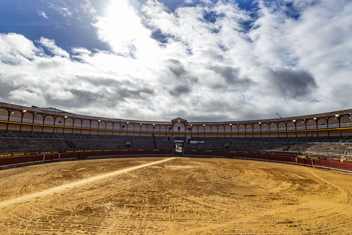 Plaza de toros de ciudad real, yça terminada, Francisco Cañizares, visita la Plaza de Toros de Ciuad real, ya finalizada, aspecto de como ha quedado la Plaza de toros  / RUEDA VILLAVERDE